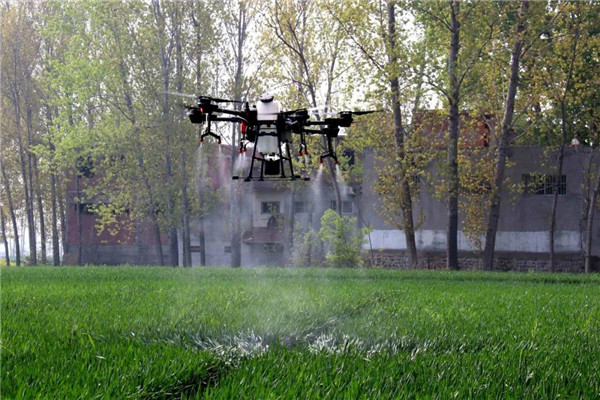 汝陽縣農(nóng)業(yè)農(nóng)村局:無人機(jī)噴灑農(nóng)藥 高科技助力農(nóng)業(yè)植保